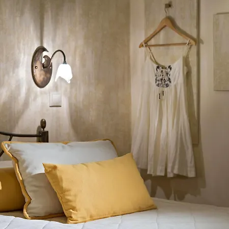Ionas Boutique La Canea